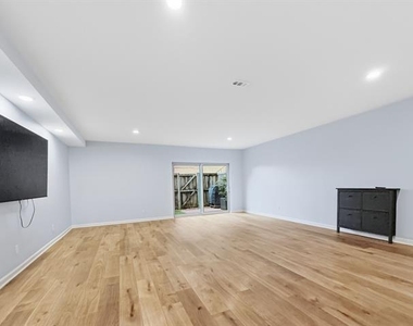 6009 E University Boulevard - Photo Thumbnail 1