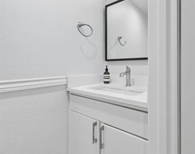 6009 E University Boulevard - Photo Thumbnail 4