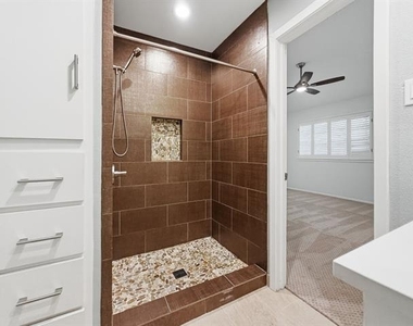 6009 E University Boulevard - Photo Thumbnail 9