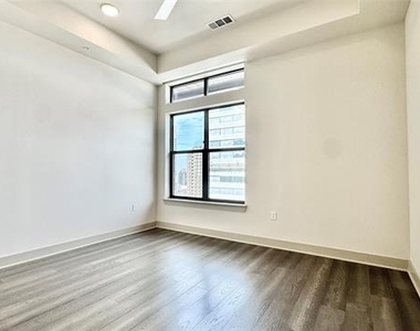 3330 Oak Grove Avenue - Photo Thumbnail 11