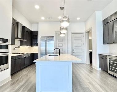 3330 Oak Grove Avenue - Photo Thumbnail 3