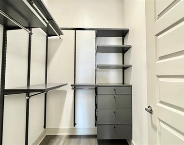 3330 Oak Grove Avenue - Photo Thumbnail 20