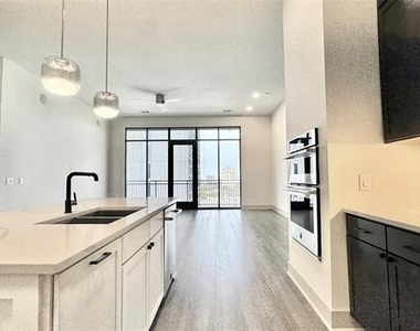 3330 Oak Grove Avenue - Photo Thumbnail 4
