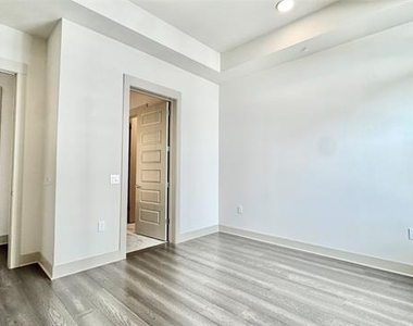 3330 Oak Grove Avenue - Photo Thumbnail 12
