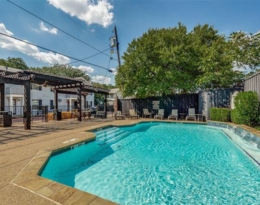 4744 Bradford Drive - Photo Thumbnail 14