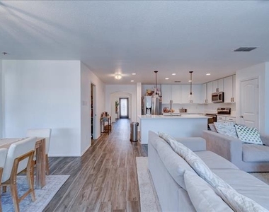 6233 Skysail Road - Photo Thumbnail 14