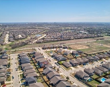 6233 Skysail Road - Photo Thumbnail 2