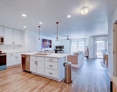 6233 Skysail Road - Photo Thumbnail 10