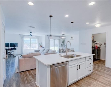 6233 Skysail Road - Photo Thumbnail 12