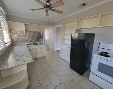 1019 Sheridan Avenue - Photo Thumbnail 4