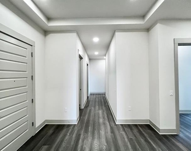 3330 Oak Grove Drive - Photo Thumbnail 18