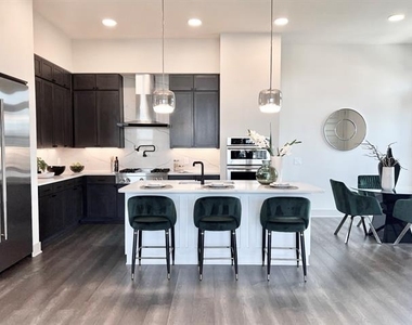 3330 Oak Grove Drive - Photo Thumbnail 2