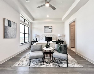 3330 Oak Grove Drive - Photo Thumbnail 7
