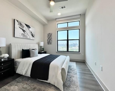 3330 Oak Grove Drive - Photo Thumbnail 19