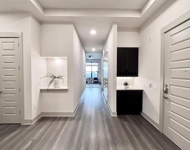 3330 Oak Grove Drive - Photo Thumbnail 14