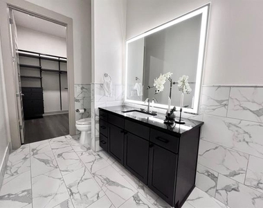 3330 Oak Grove Drive - Photo Thumbnail 16