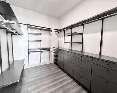 3330 Oak Grove Drive - Photo Thumbnail 13