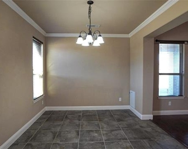 1122 Wedgewood Drive - Photo Thumbnail 11