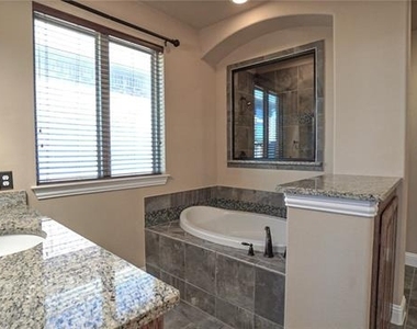 1122 Wedgewood Drive - Photo Thumbnail 16