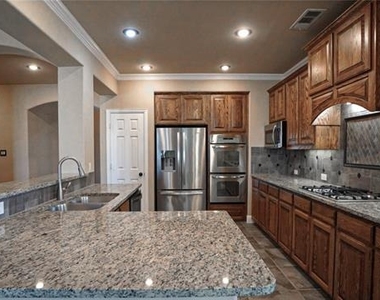 1122 Wedgewood Drive - Photo Thumbnail 6