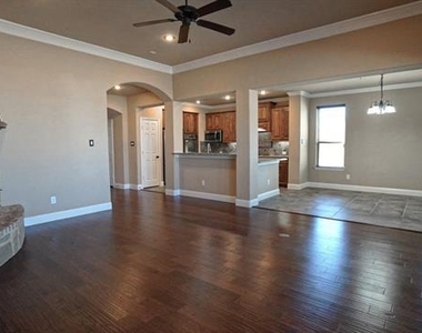 1122 Wedgewood Drive - Photo Thumbnail 4