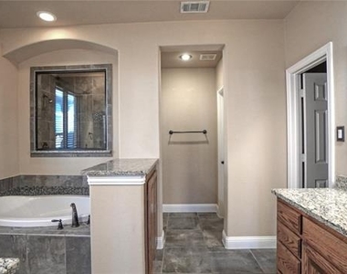 1122 Wedgewood Drive - Photo Thumbnail 15