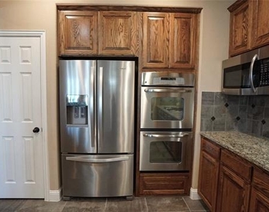1122 Wedgewood Drive - Photo Thumbnail 9