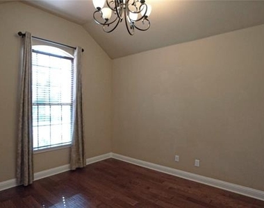 1122 Wedgewood Drive - Photo Thumbnail 12