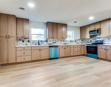 704 Turner Boulevard - Photo Thumbnail 14