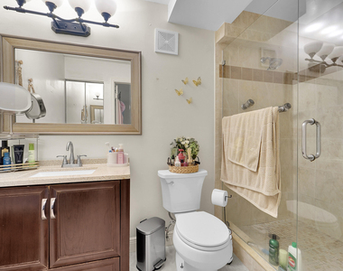 261 Wimbledon Lake Drive - Photo Thumbnail 14