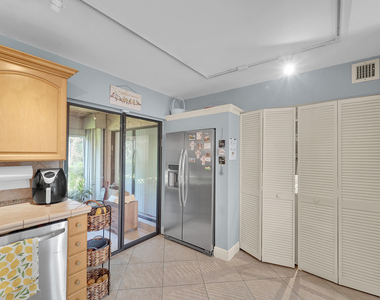 261 Wimbledon Lake Drive - Photo Thumbnail 5