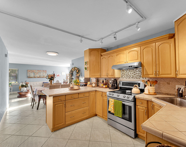 261 Wimbledon Lake Drive - Photo Thumbnail 4