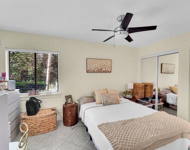 261 Wimbledon Lake Drive - Photo Thumbnail 12
