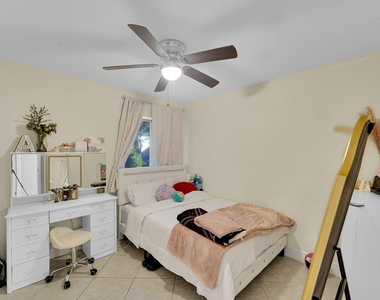 261 Wimbledon Lake Drive - Photo Thumbnail 10