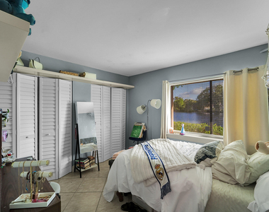 261 Wimbledon Lake Drive - Photo Thumbnail 8