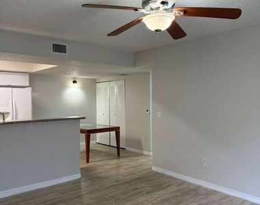 3610 N 56th Avenue - Photo Thumbnail 11