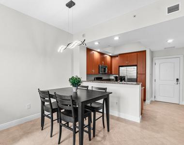 701 S Olive Avenue - Photo Thumbnail 3