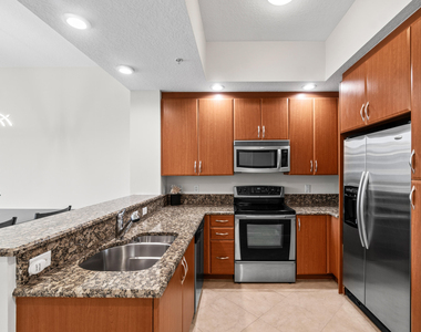 701 S Olive Avenue - Photo Thumbnail 5