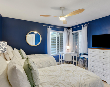 4440 Ne Sandpebble Trace - Photo Thumbnail 31