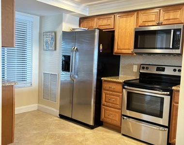 4440 Ne Sandpebble Trace - Photo Thumbnail 25