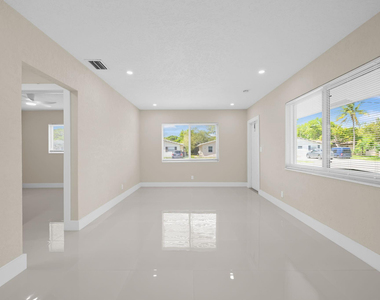 832 Ne 12th Avenue - Photo Thumbnail 1