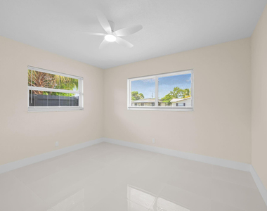832 Ne 12th Avenue - Photo Thumbnail 3