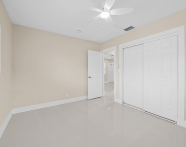 832 Ne 12th Avenue - Photo Thumbnail 2