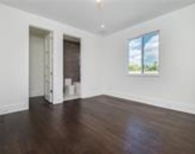 1617 Ne 8th Street - Photo Thumbnail 22