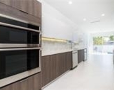1617 Ne 8th Street - Photo Thumbnail 8