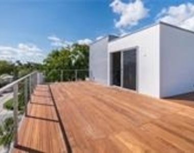 1617 Ne 8th Street - Photo Thumbnail 6