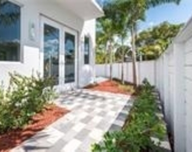 1617 Ne 8th Street - Photo Thumbnail 2