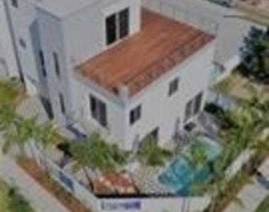 1617 Ne 8th Street - Photo Thumbnail 1