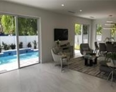 1617 Ne 8th Street - Photo Thumbnail 7