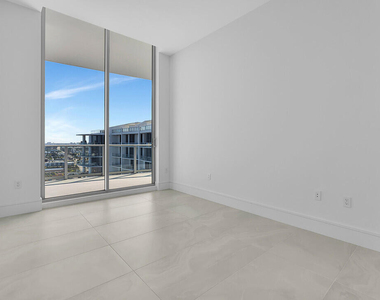220 Lake Shore Drive - Photo Thumbnail 16